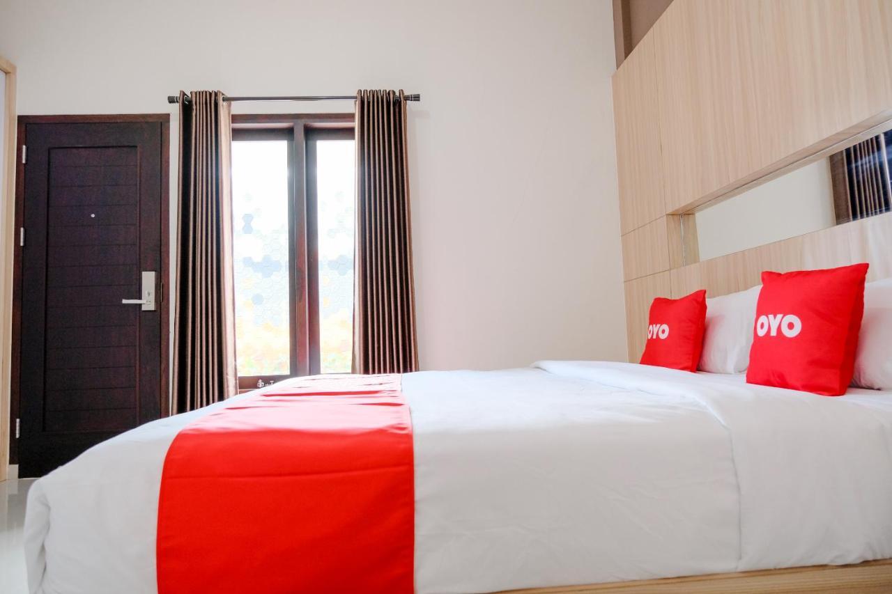 Hotel Oyo 2140 Hs Tulungagung