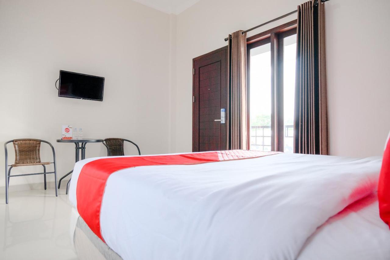 Oyo 2140 Hs Tulungagung