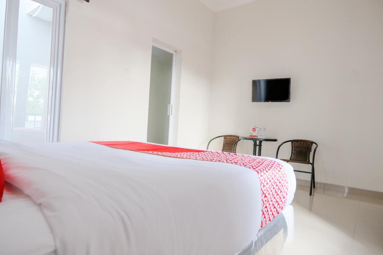 Oyo 2140 Hs Tulungagung